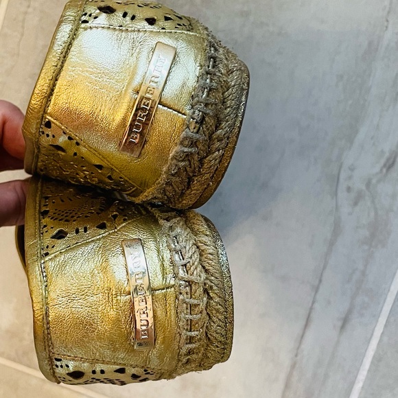 Authentic Burberry leather flats. Made in Spain. Size 8. Soft and comfy. - Picture 3 of 13